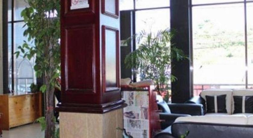 Hotel Dynasty Таракан Экстерьер фото